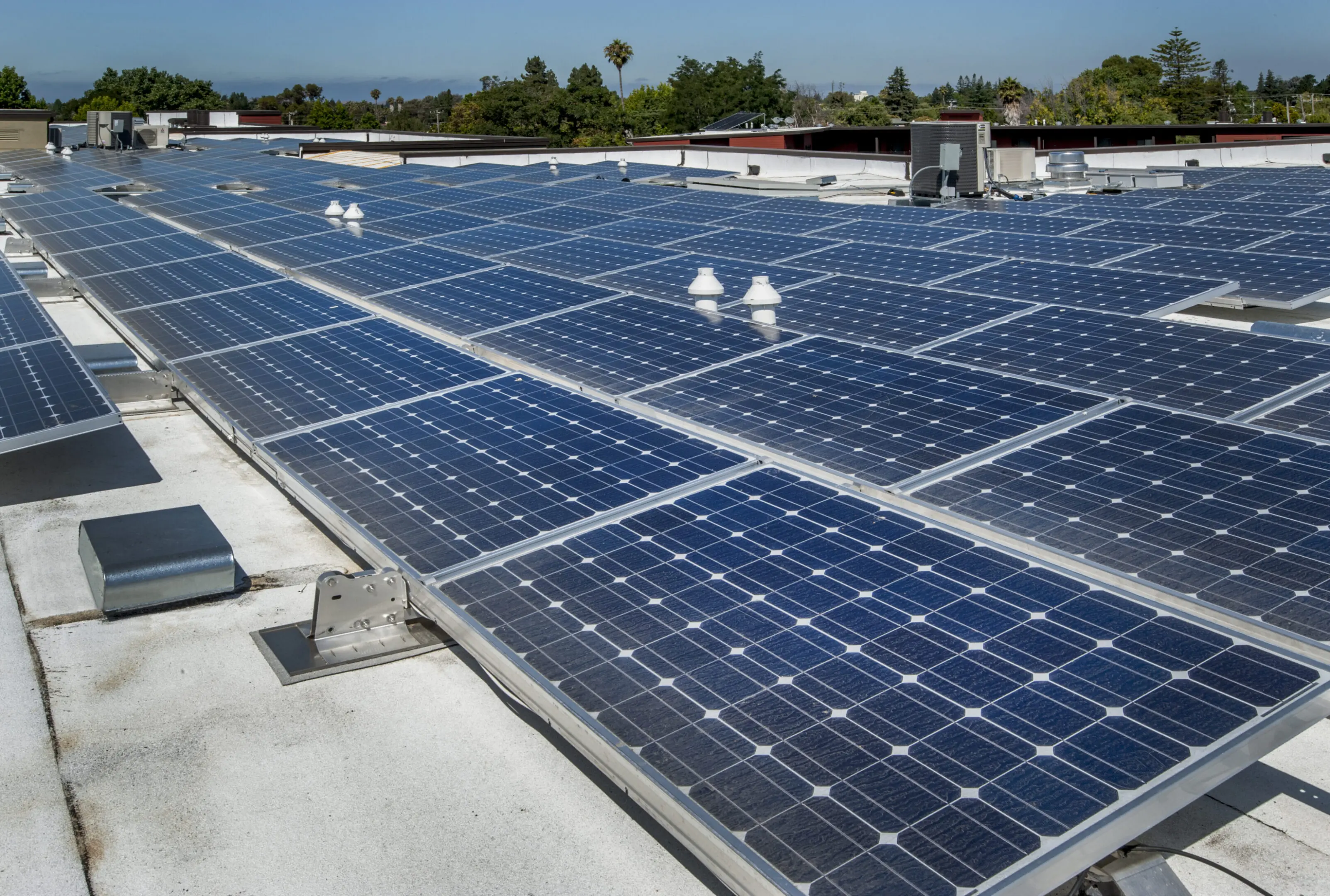 Large rooftop solar panel installation on the roof an apartment building, California.