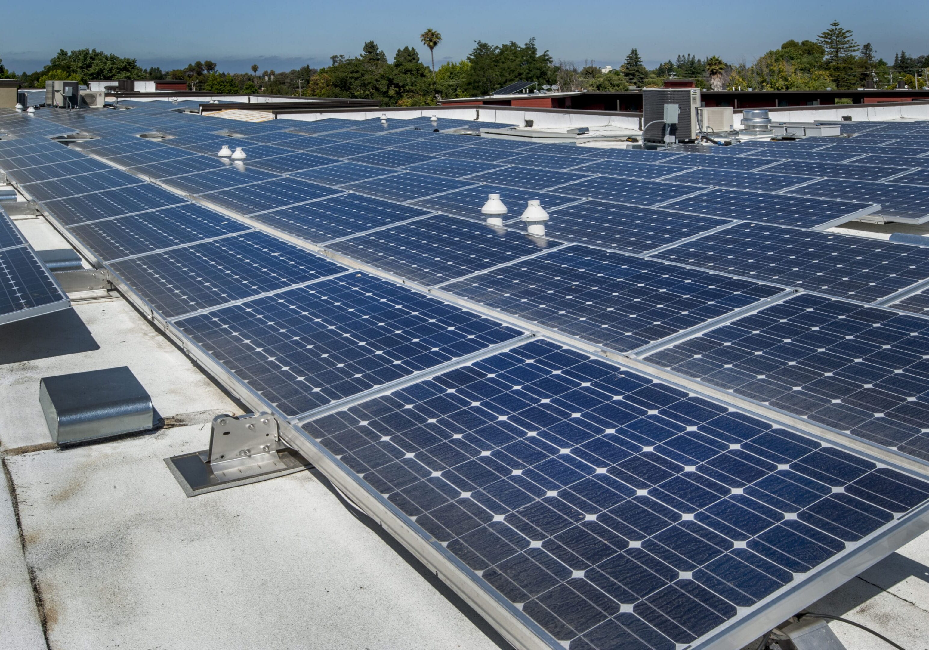 Large rooftop solar panel installation on the roof an apartment building, California.